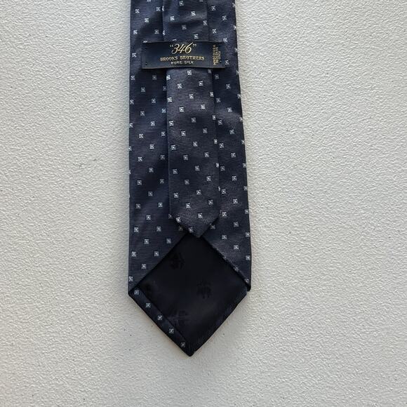BROOKS BROTHERS 346 SILK NECK TIE ~ 100% SILK RED NAVY  Brooks Brothers \